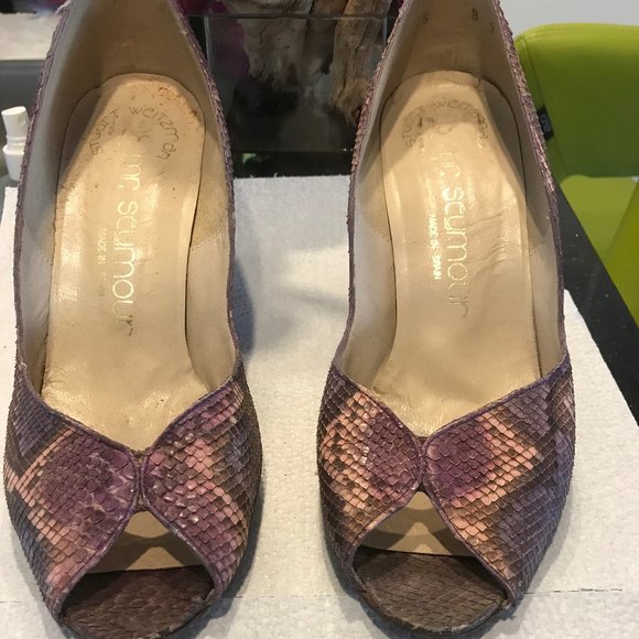 Mr. Seymour Heel (EXTREMELY WORN) - Picture 1 of 8